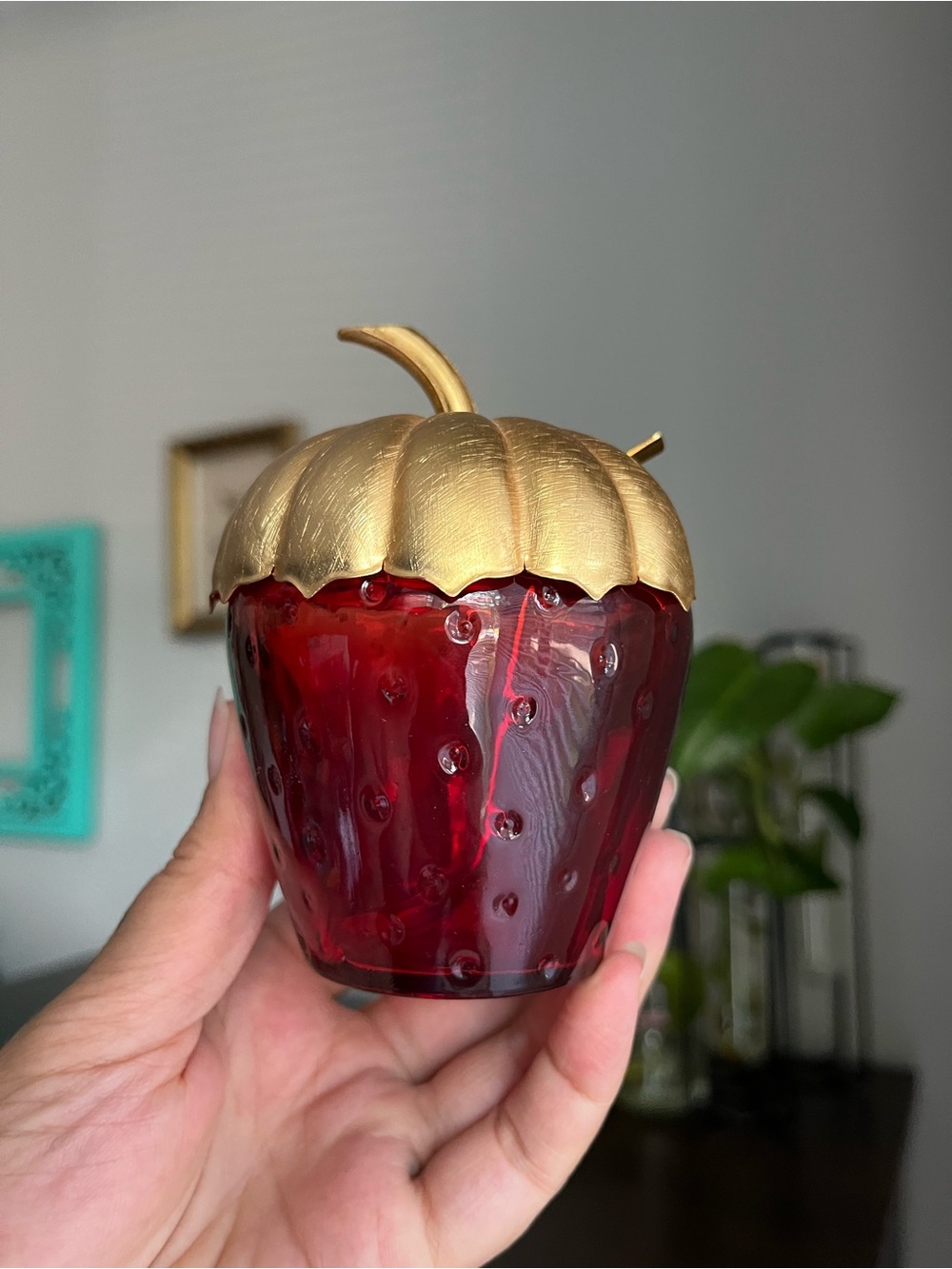 Ruby red glass strawberry jam jar with gold metal lid. 1970 - 70’s Avon - Picture 11 of 12